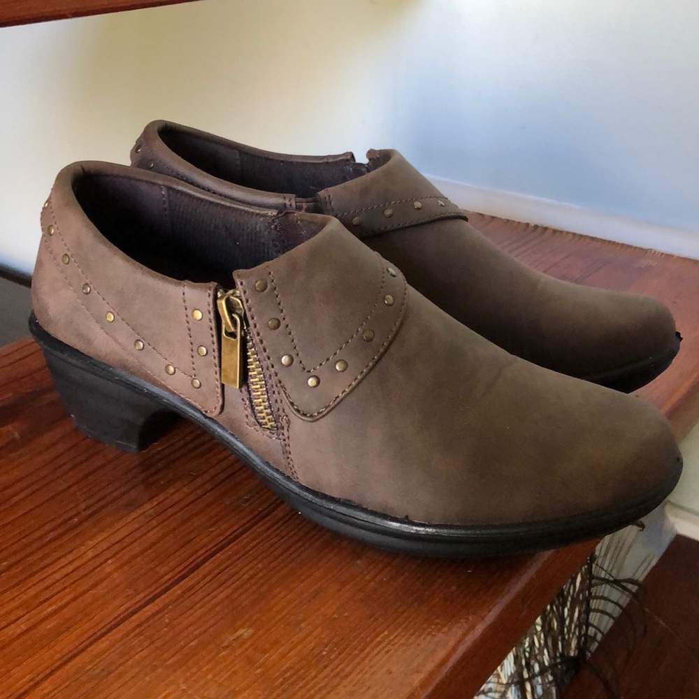 Easy Street faux leather shoes